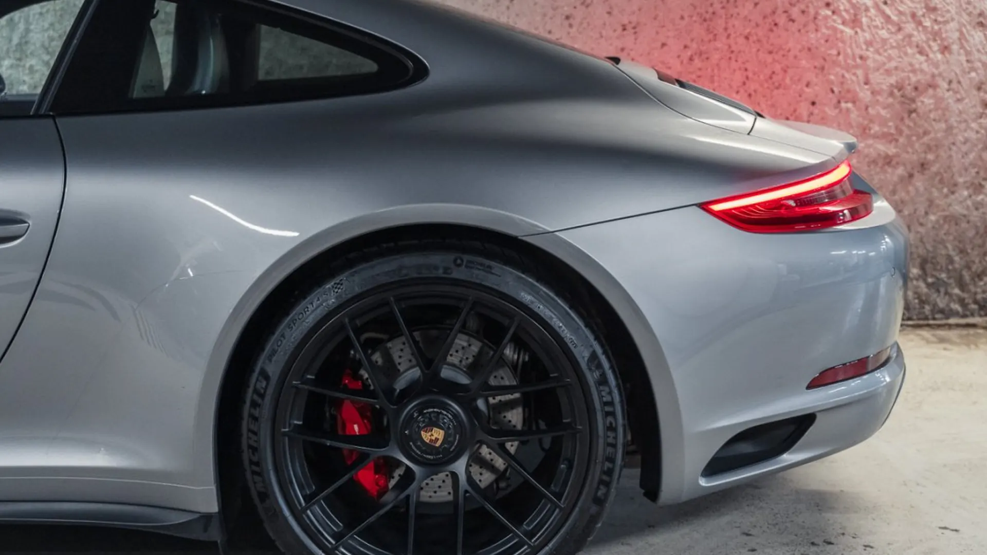 Porsche 911 — photo 15