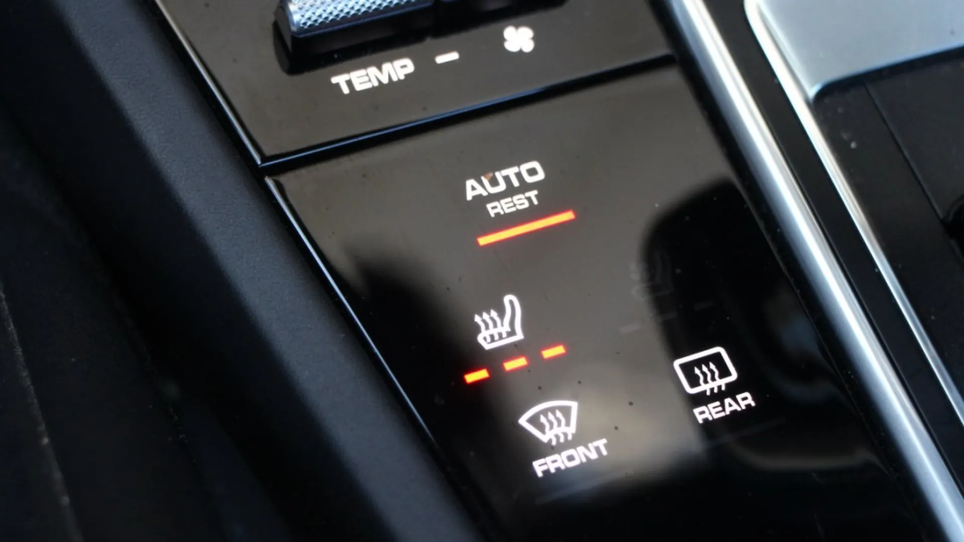 Porsche Cayenne — photo 21