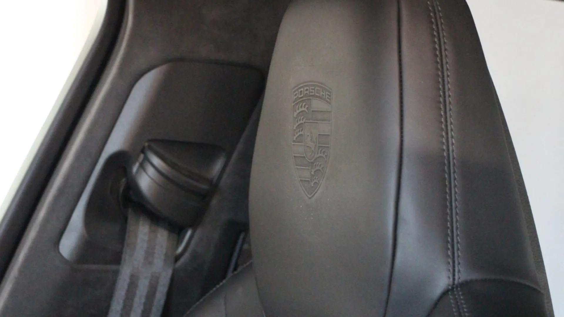 Porsche Cayenne — photo 17