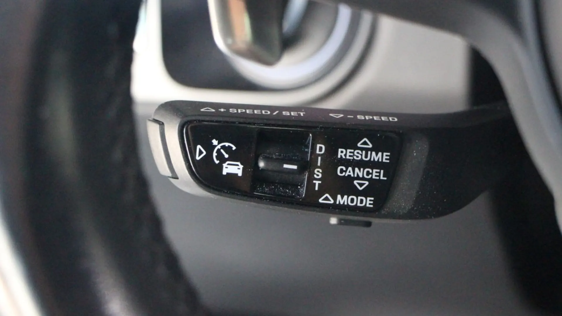 Porsche Cayenne — photo 18