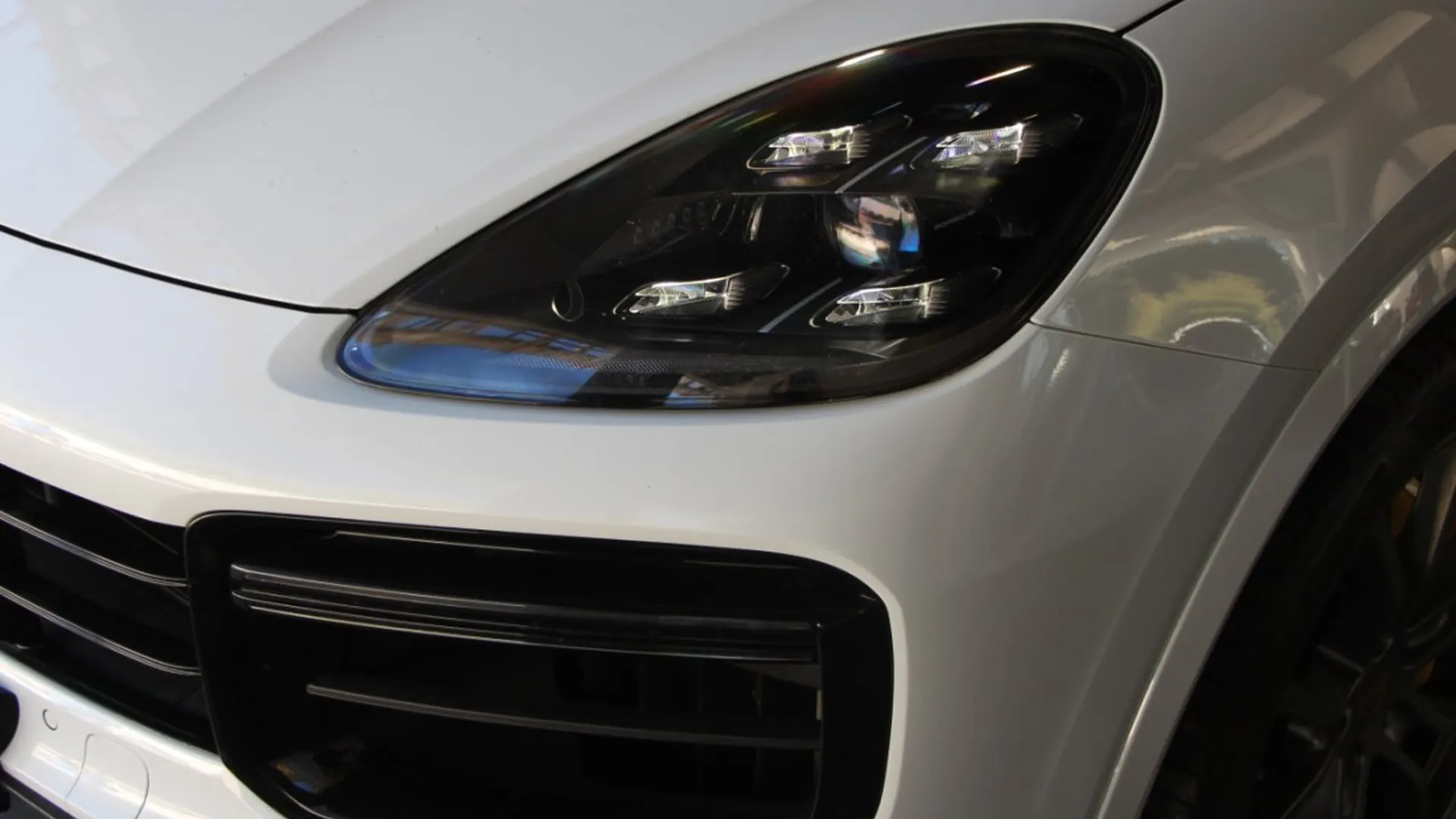 Porsche Cayenne — photo 3