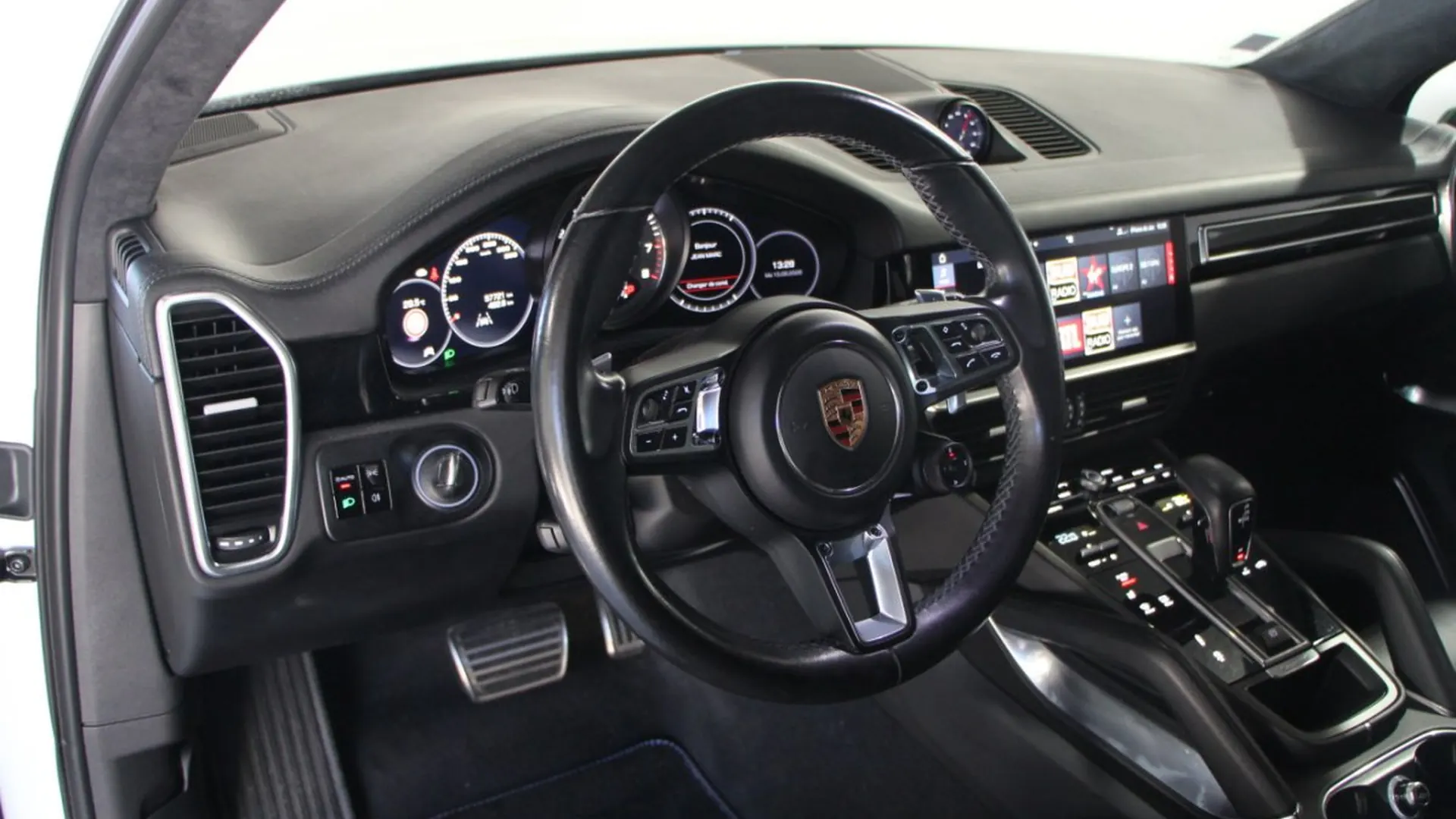 Porsche Cayenne — photo 9