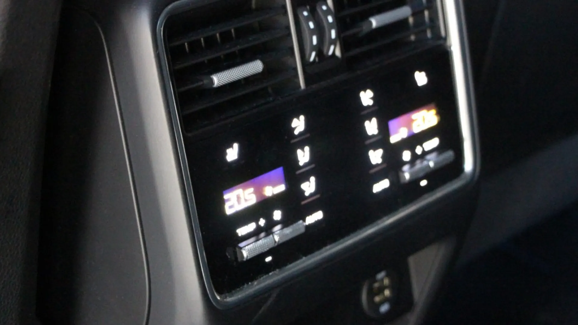 Porsche Cayenne — photo 16