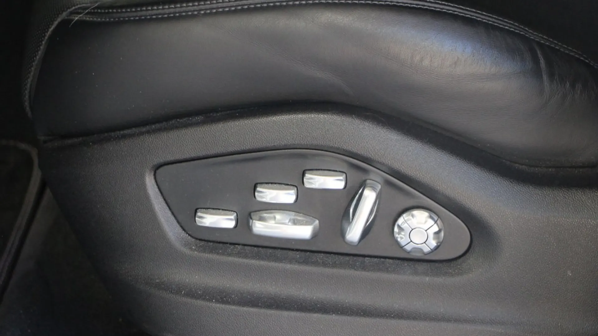 Porsche Cayenne — photo 15