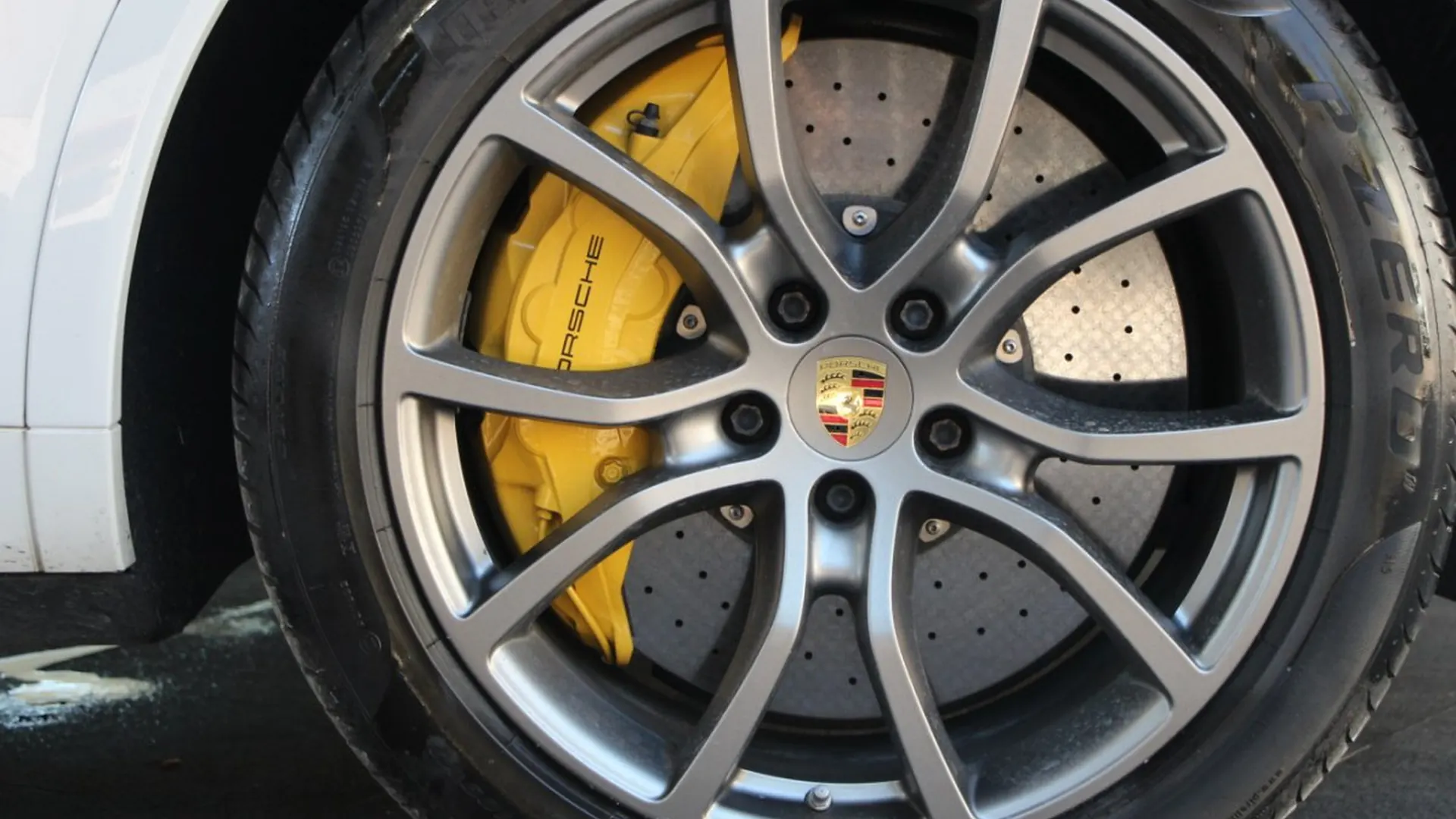 Porsche Cayenne — photo 4