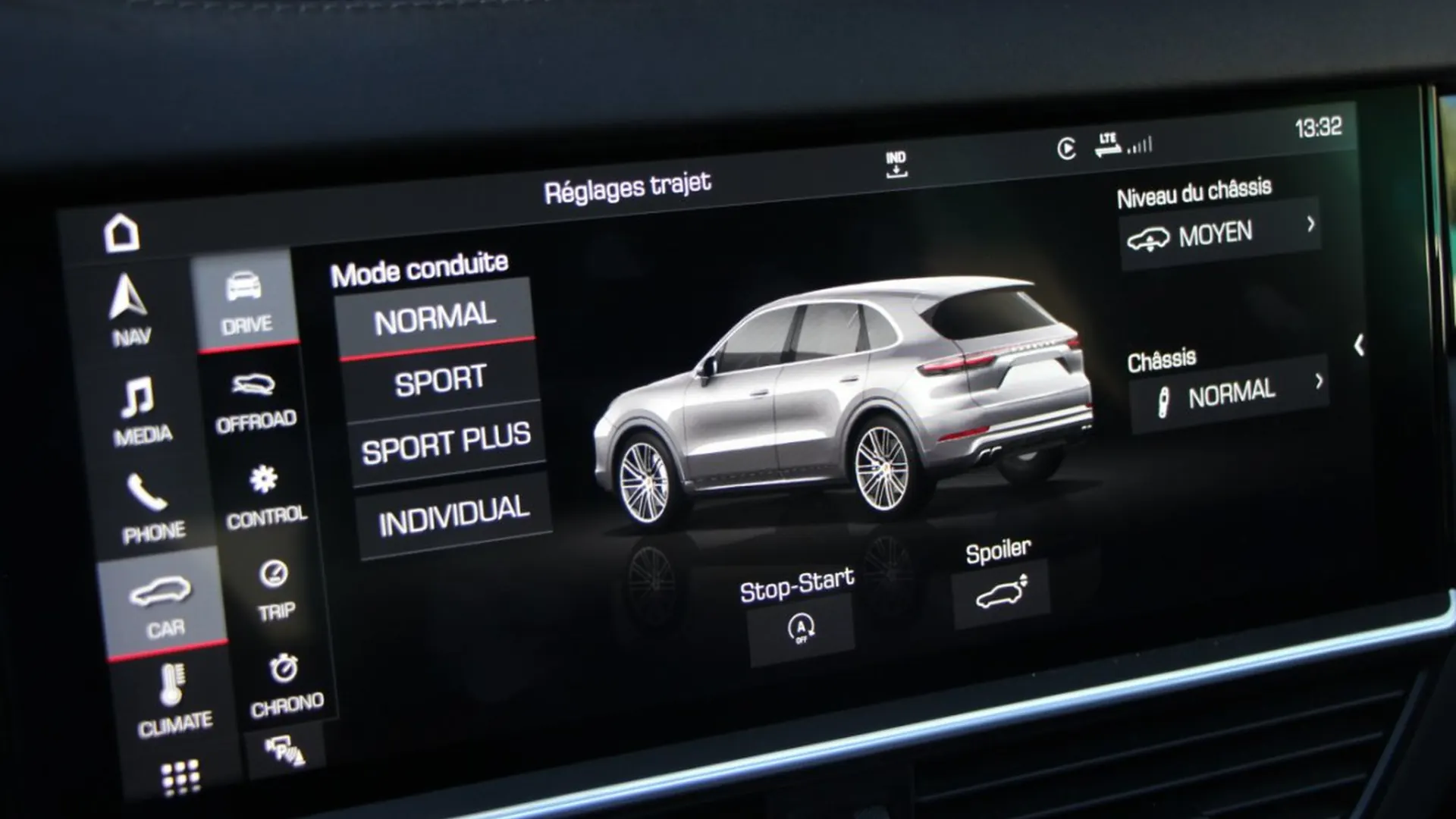 Porsche Cayenne — photo 22