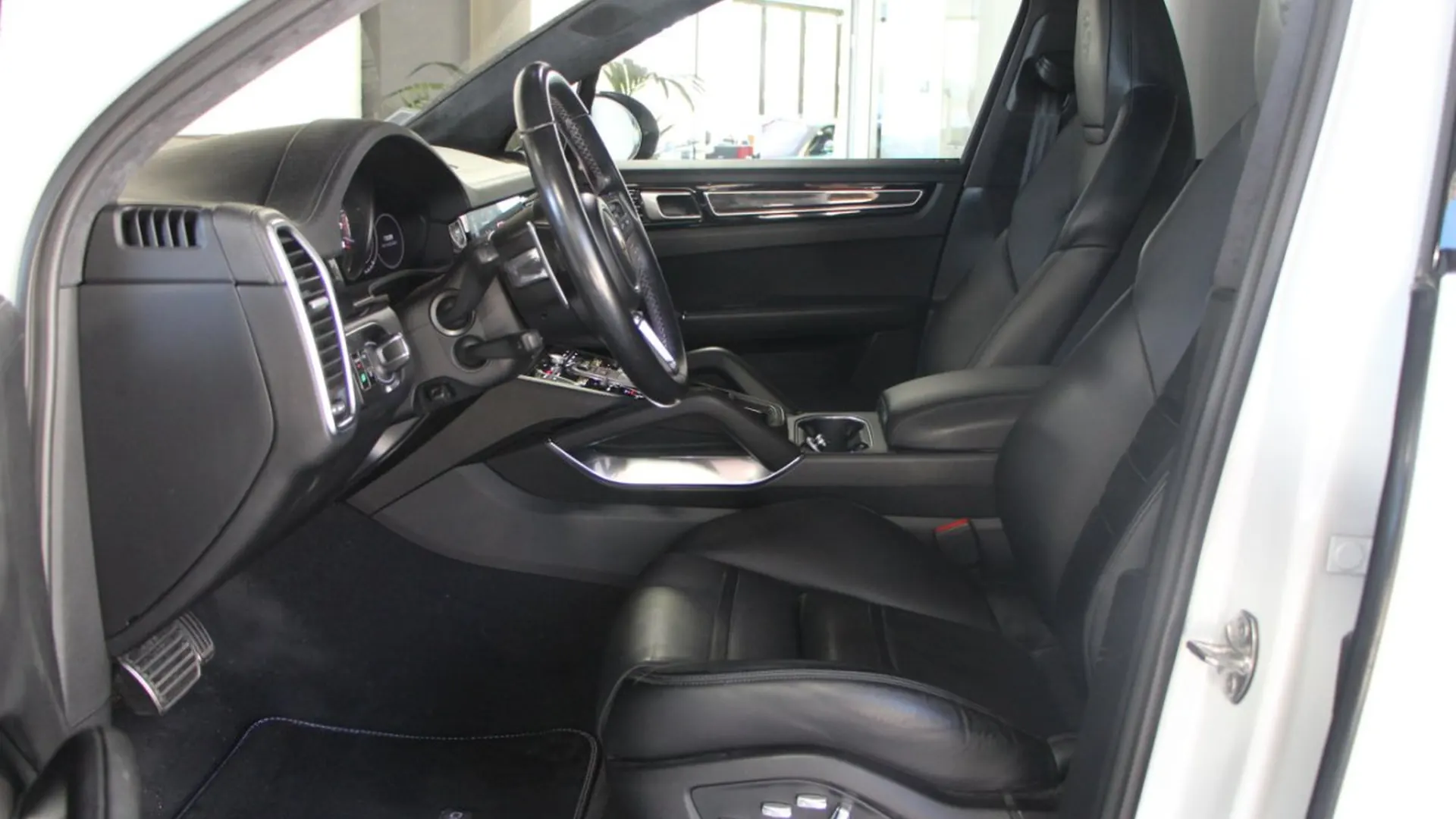 Porsche Cayenne — photo 10