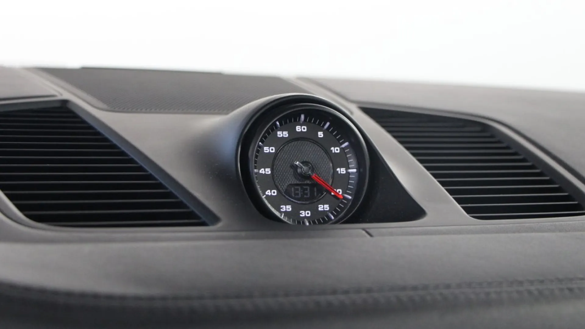 Porsche Cayenne — photo 13