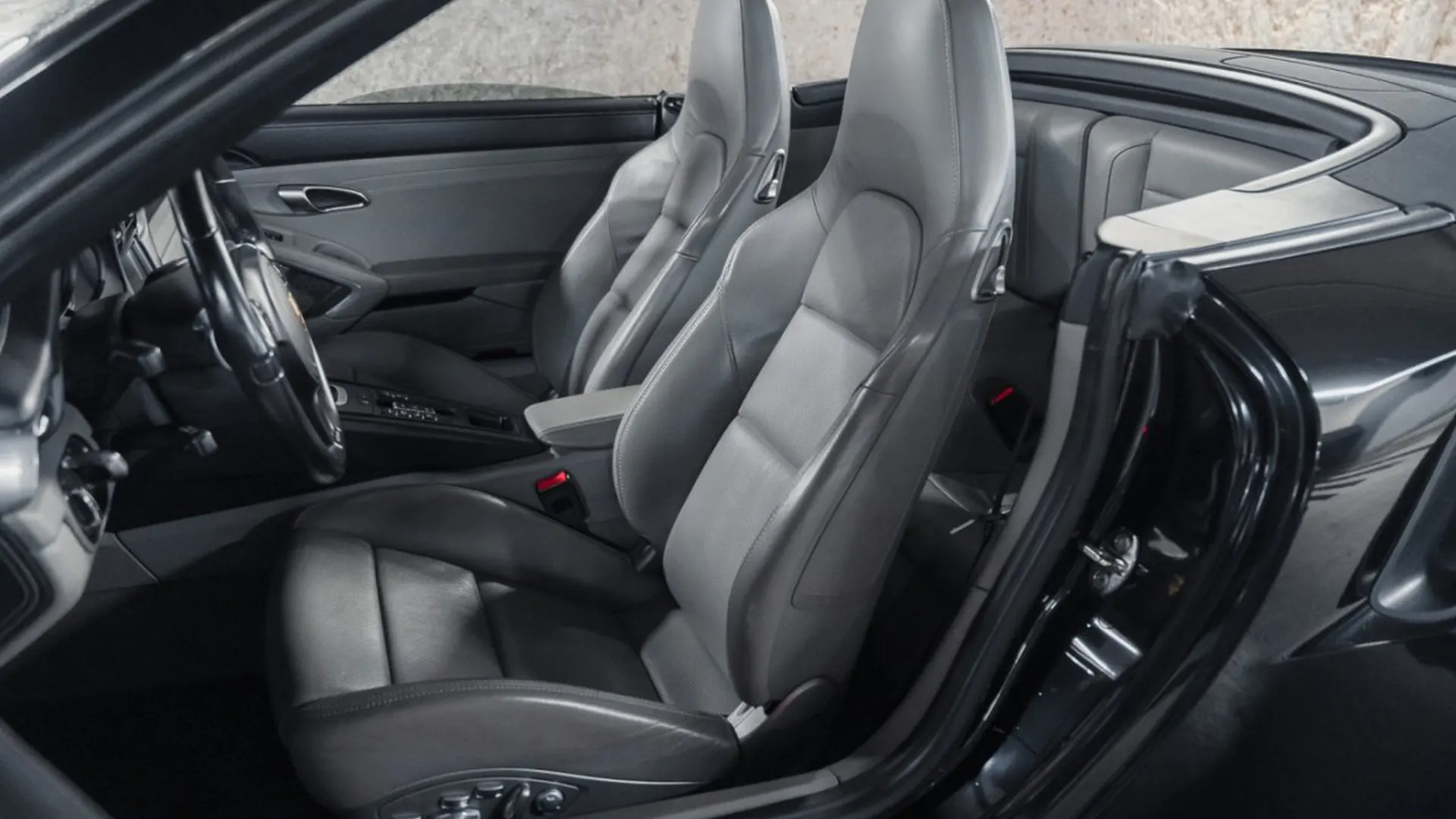 Porsche 911 — photo 23