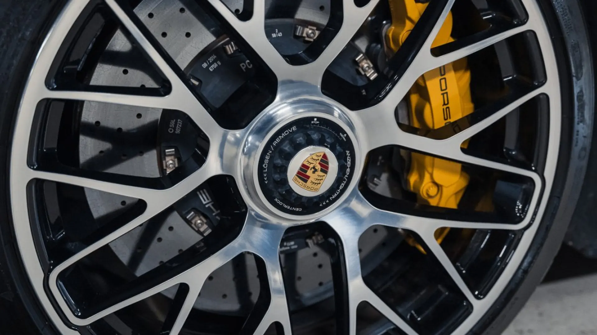 Porsche 911 — photo 16