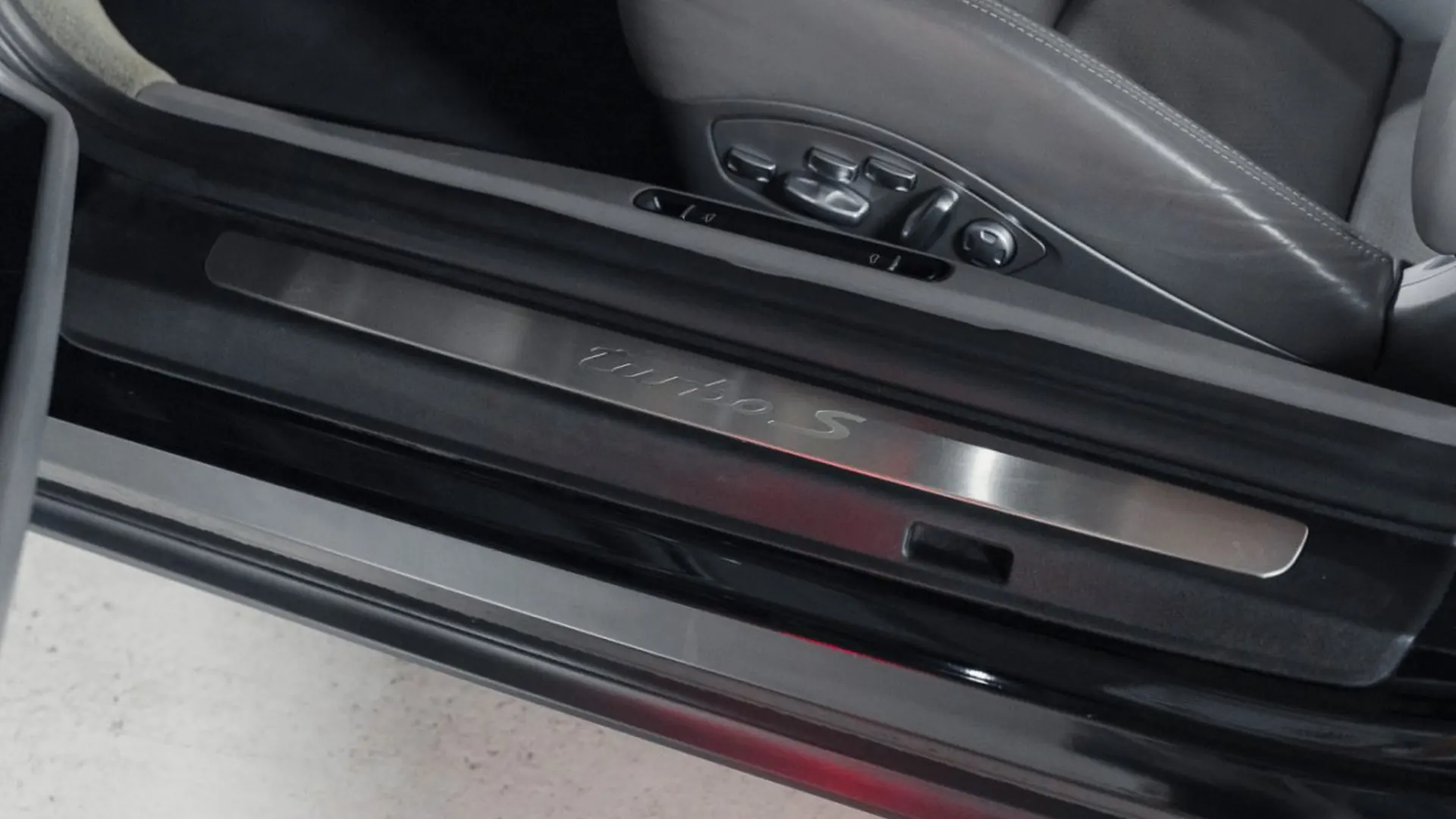 Porsche 911 — photo 33