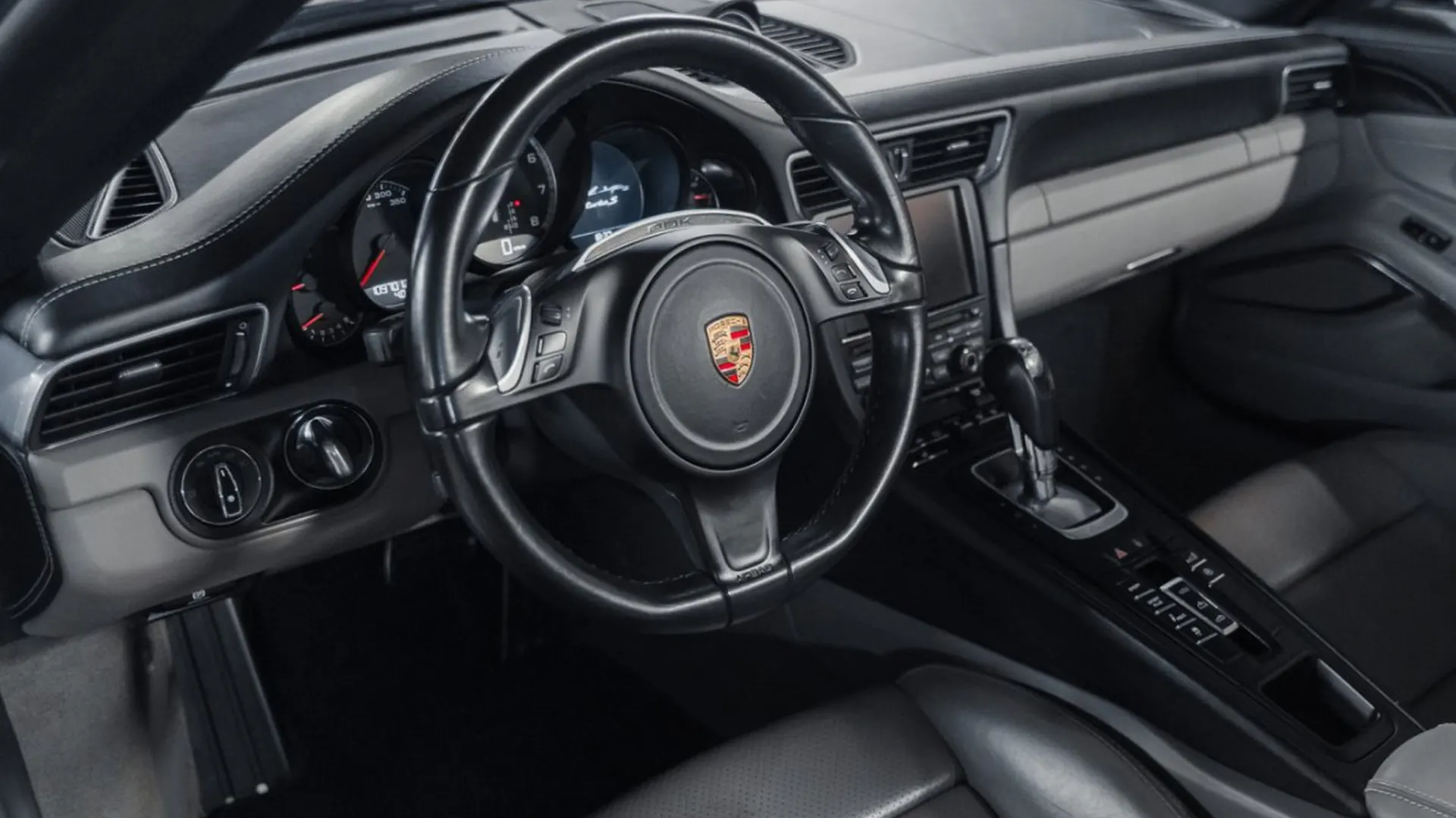 Porsche 911 — photo 25