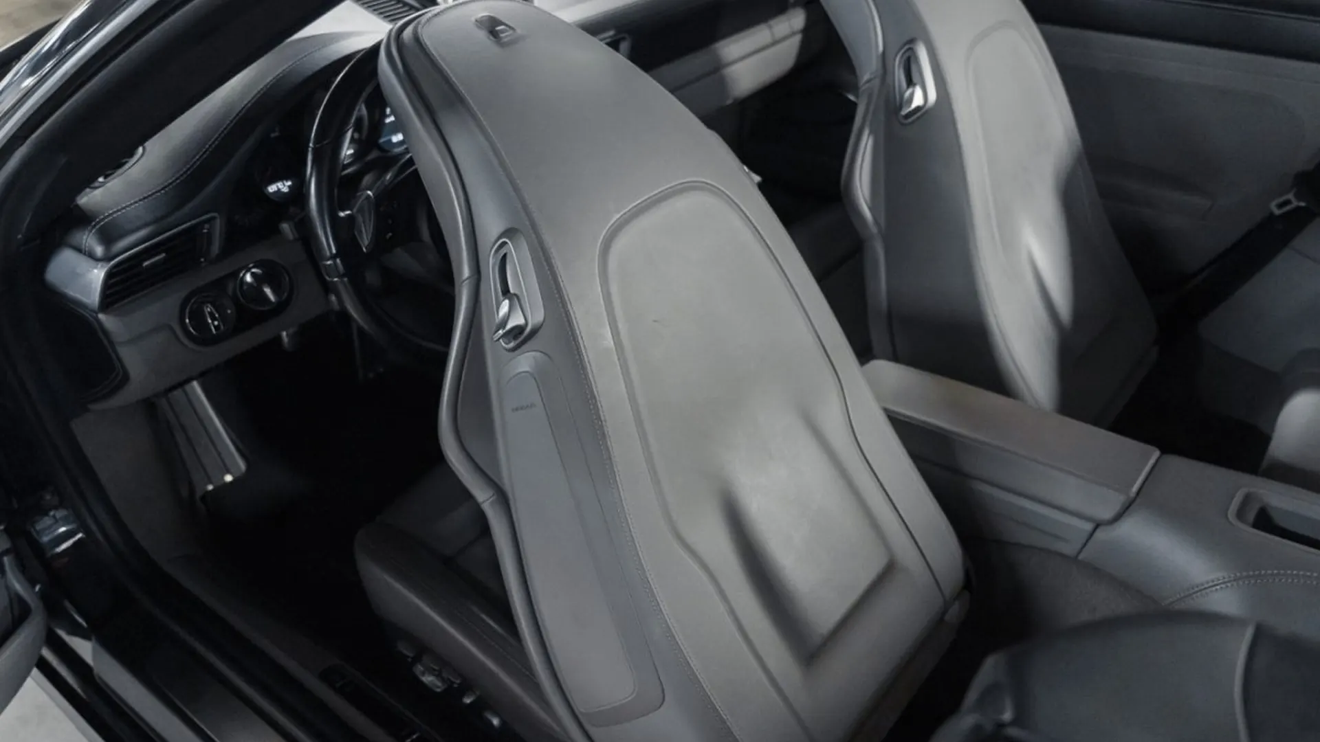 Porsche 911 — photo 29