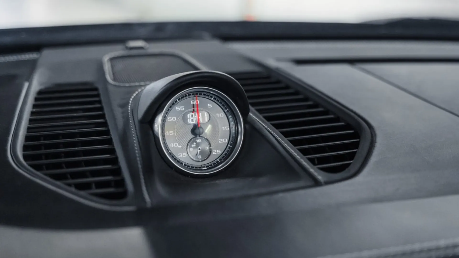 Porsche 911 — photo 37