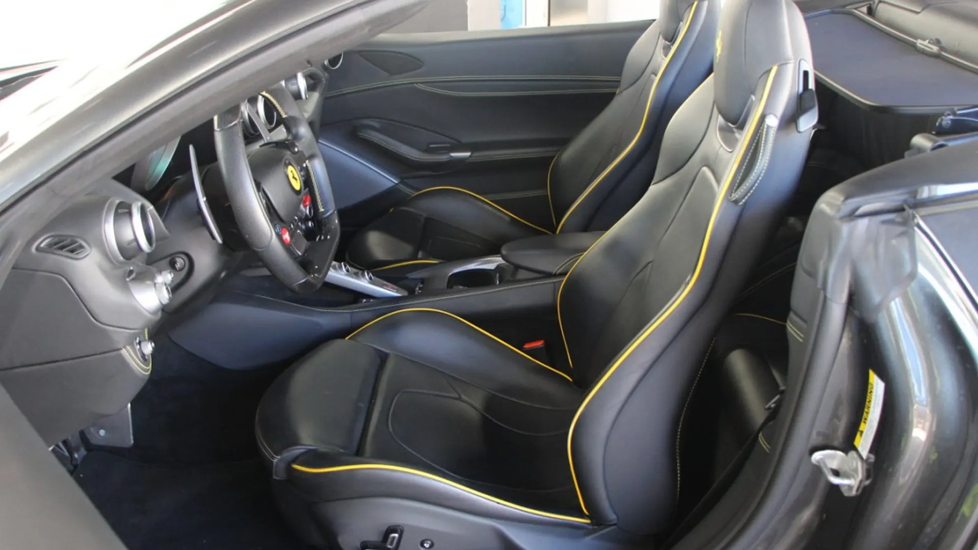 Ferrari Portofino — photo 9