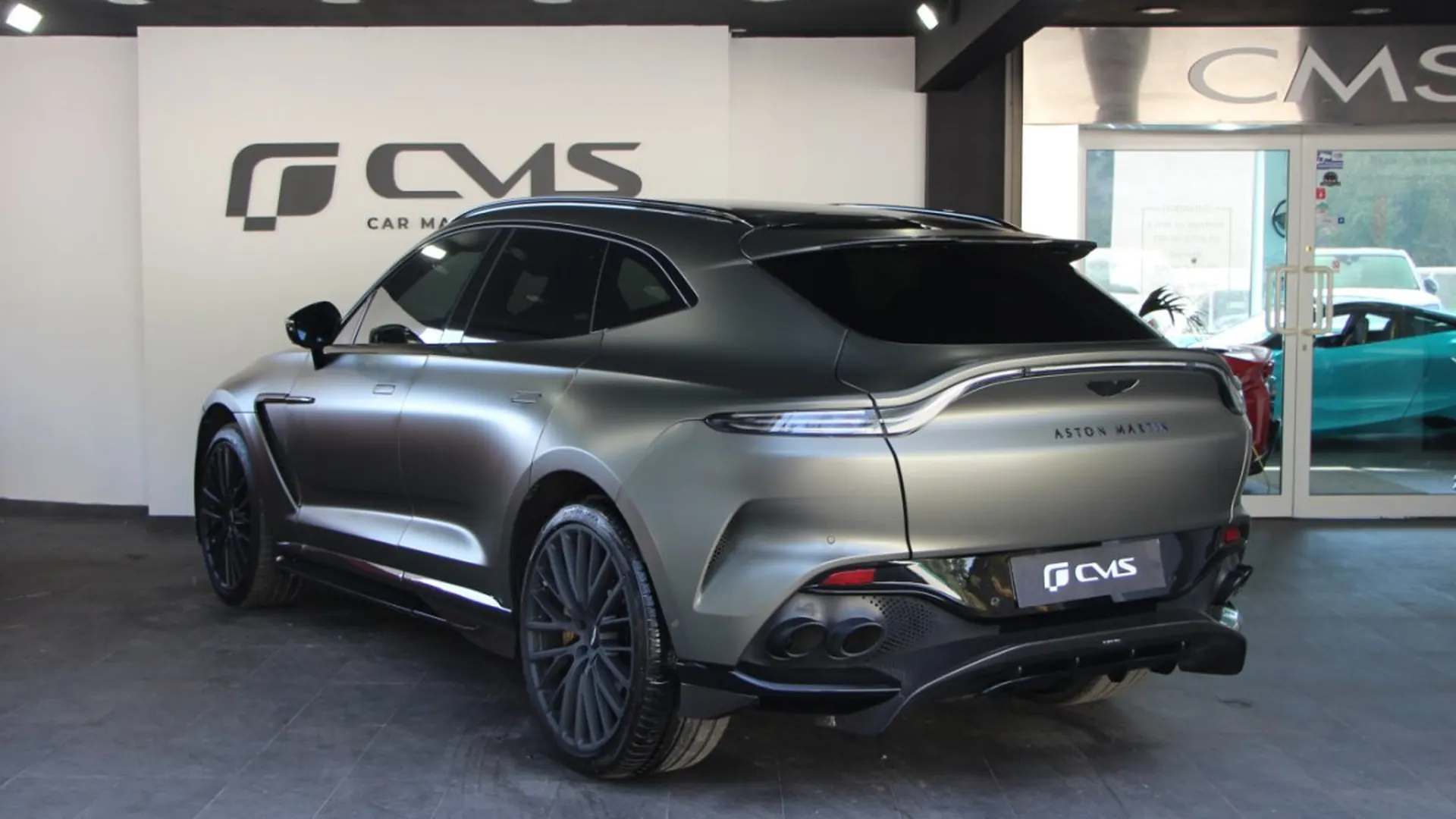 Aston Martin DBX — photo 4
