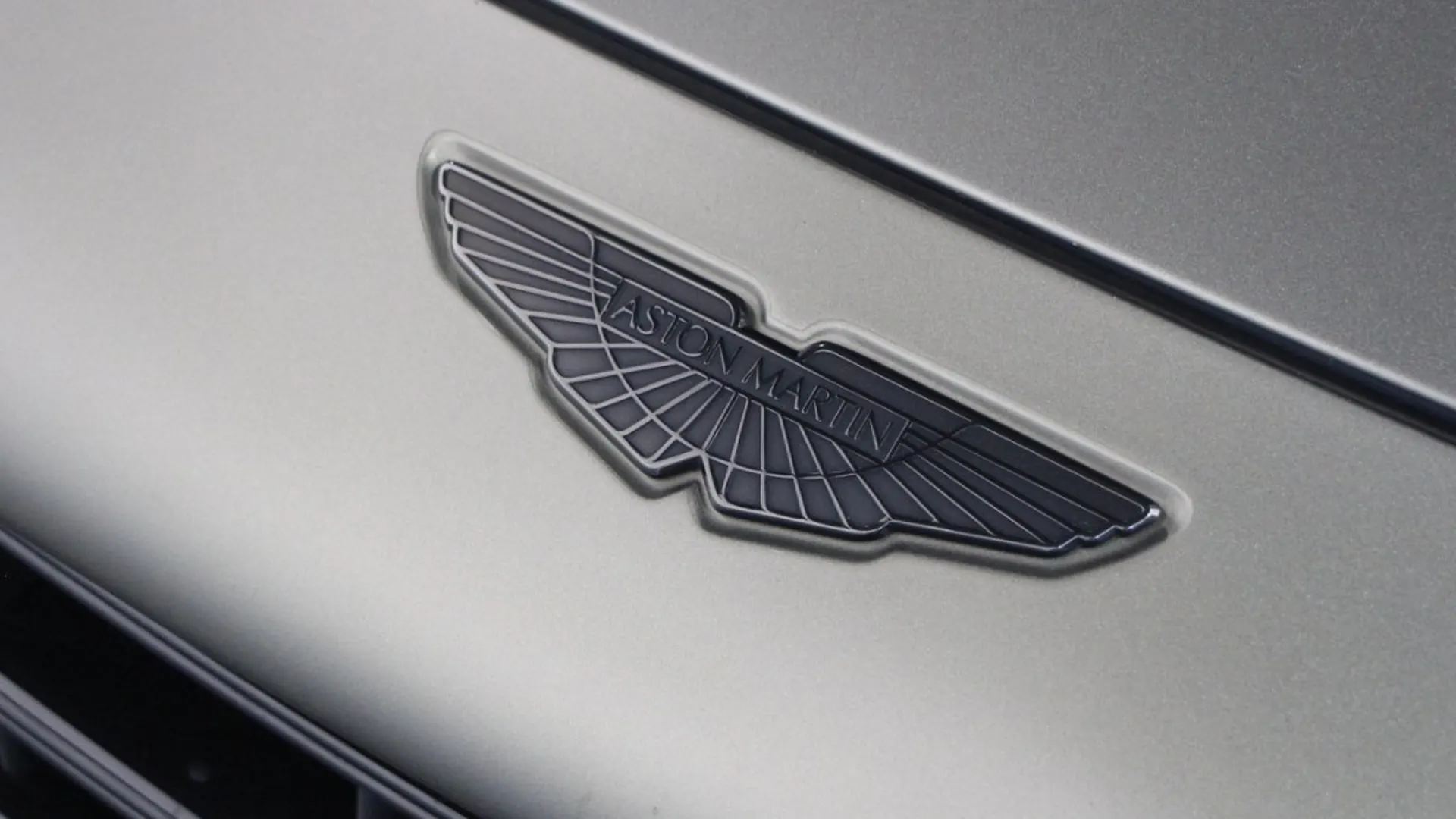 Aston Martin DBX — photo 10