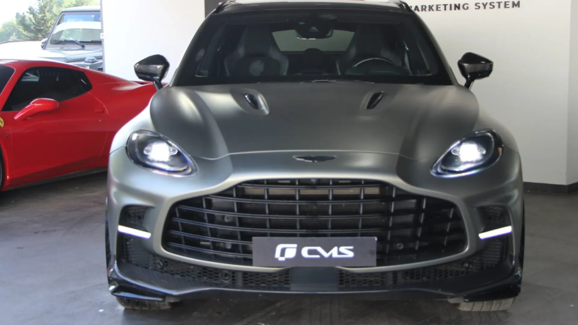 Aston Martin DBX — photo 2