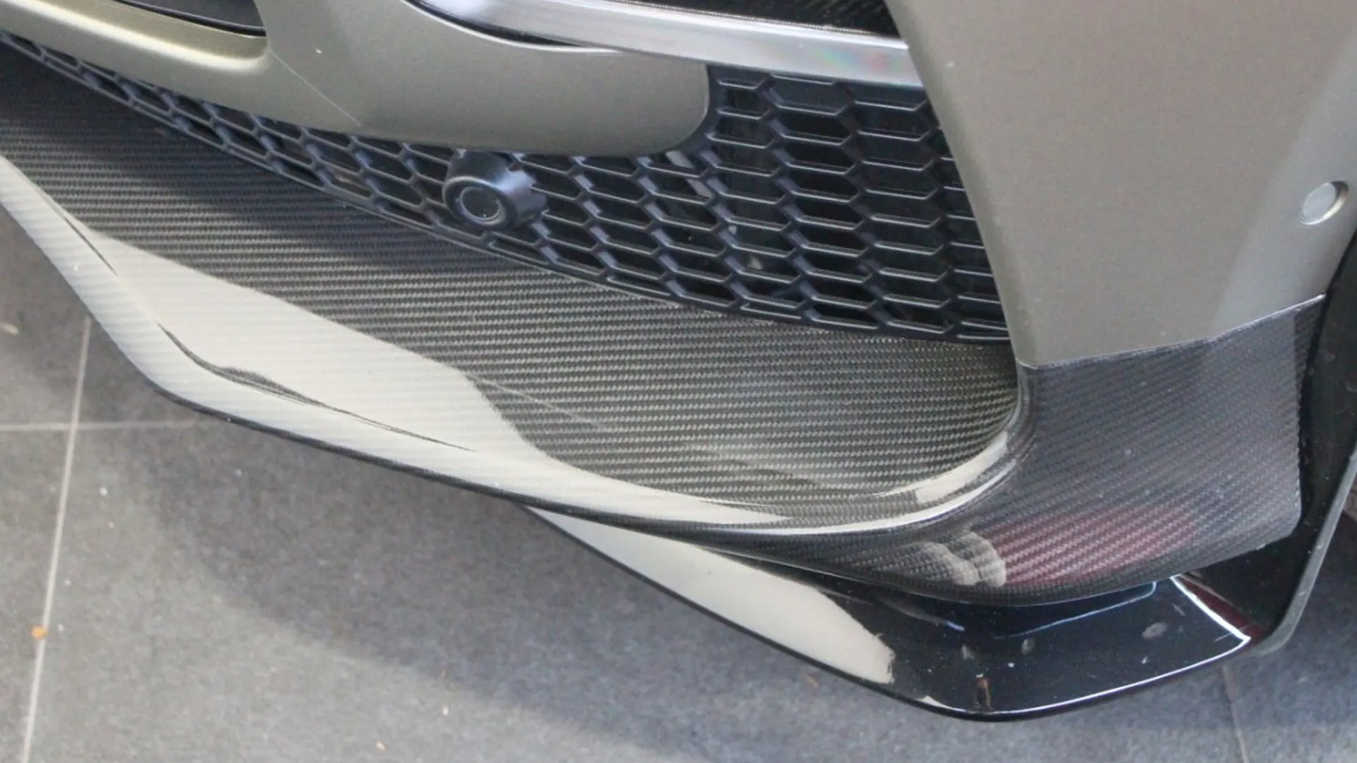 Aston Martin DBX — photo 9