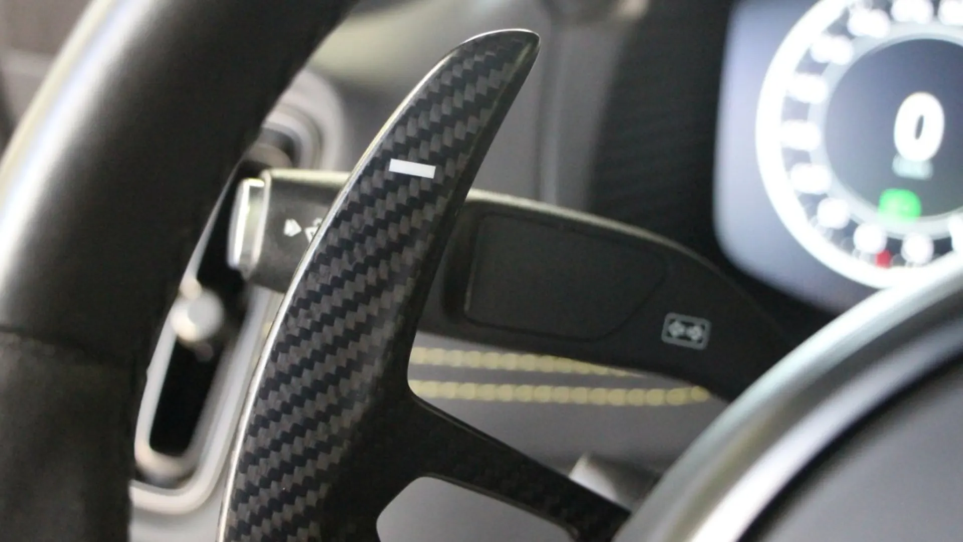 Aston Martin DBX — photo 24