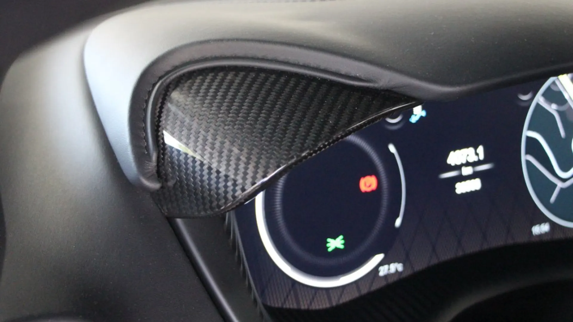 Aston Martin DBX — photo 25
