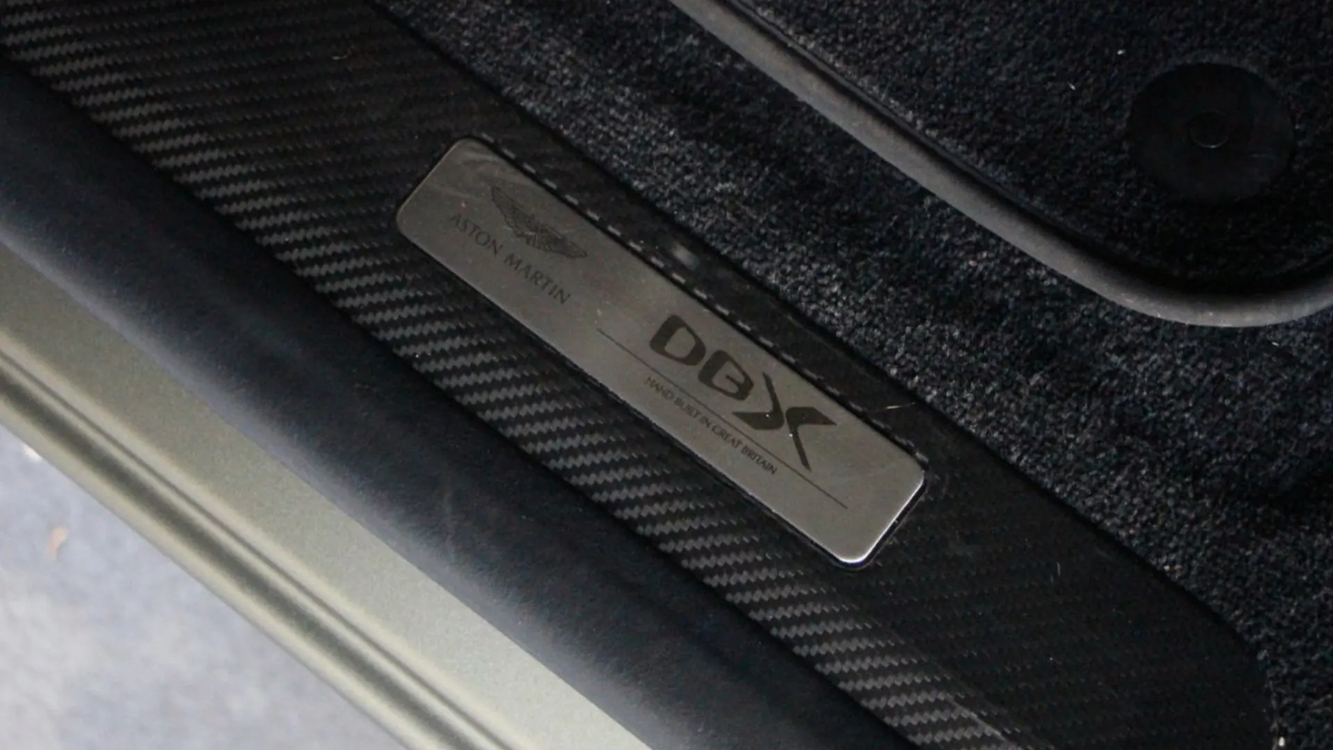 Aston Martin DBX — photo 37