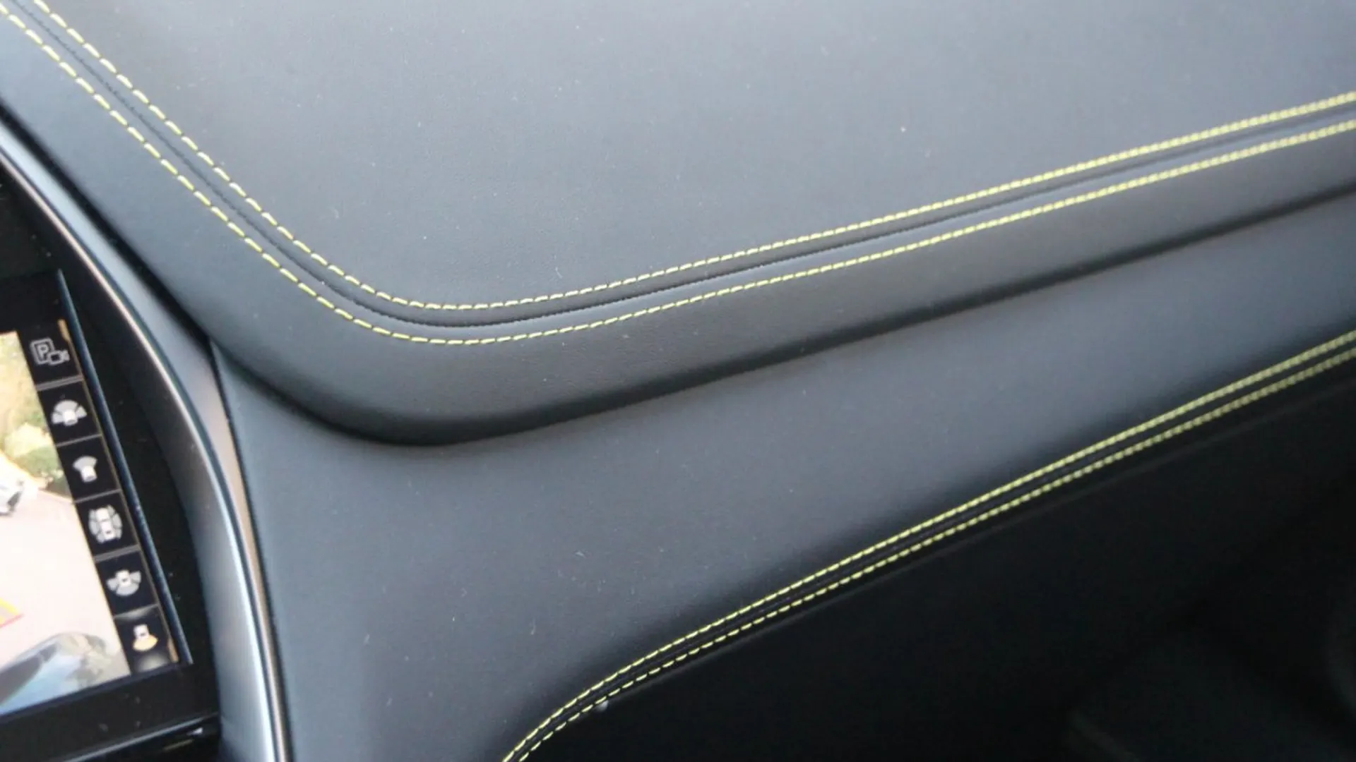 Aston Martin DBX — photo 39