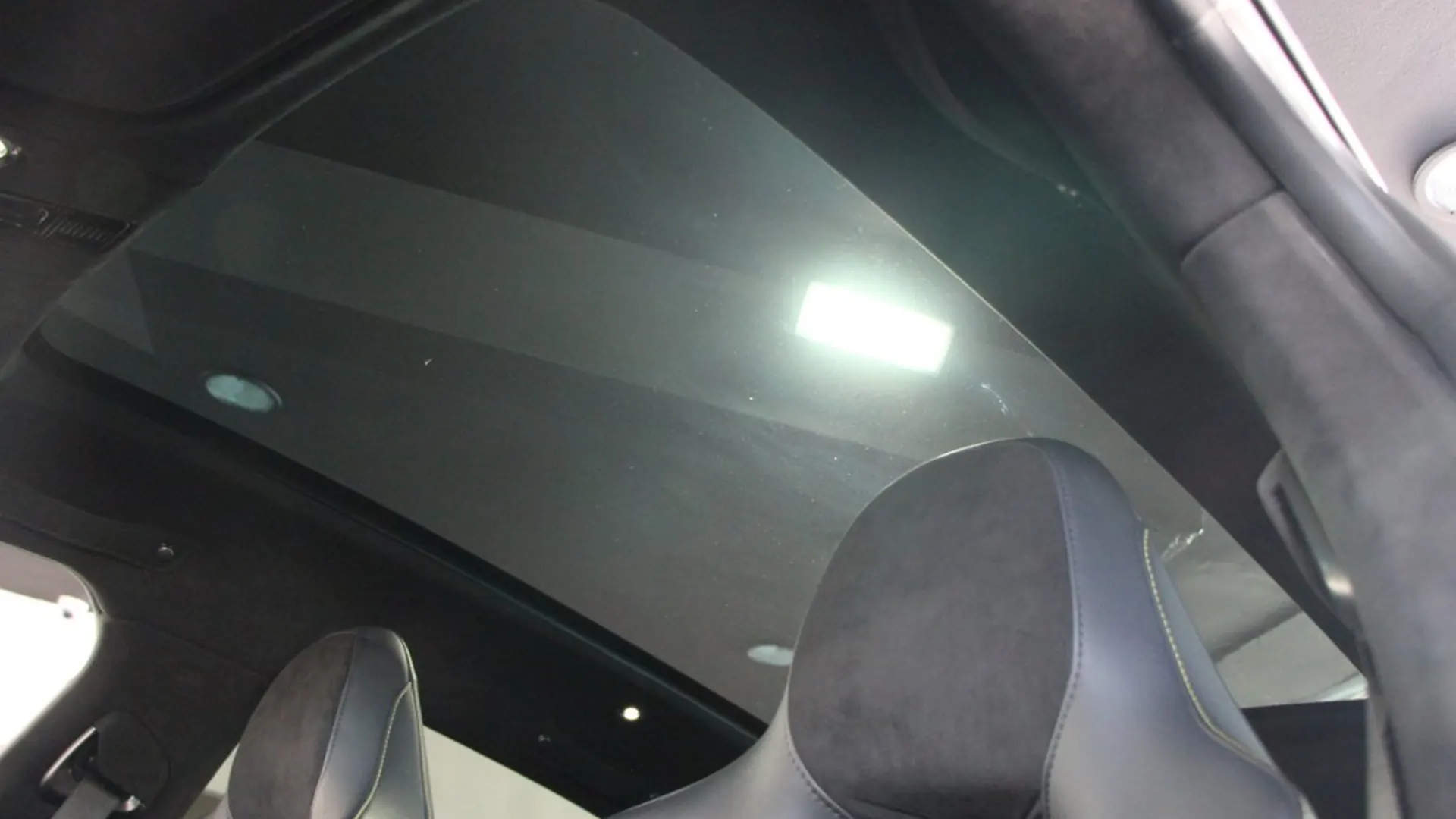 Aston Martin DBX — photo 22