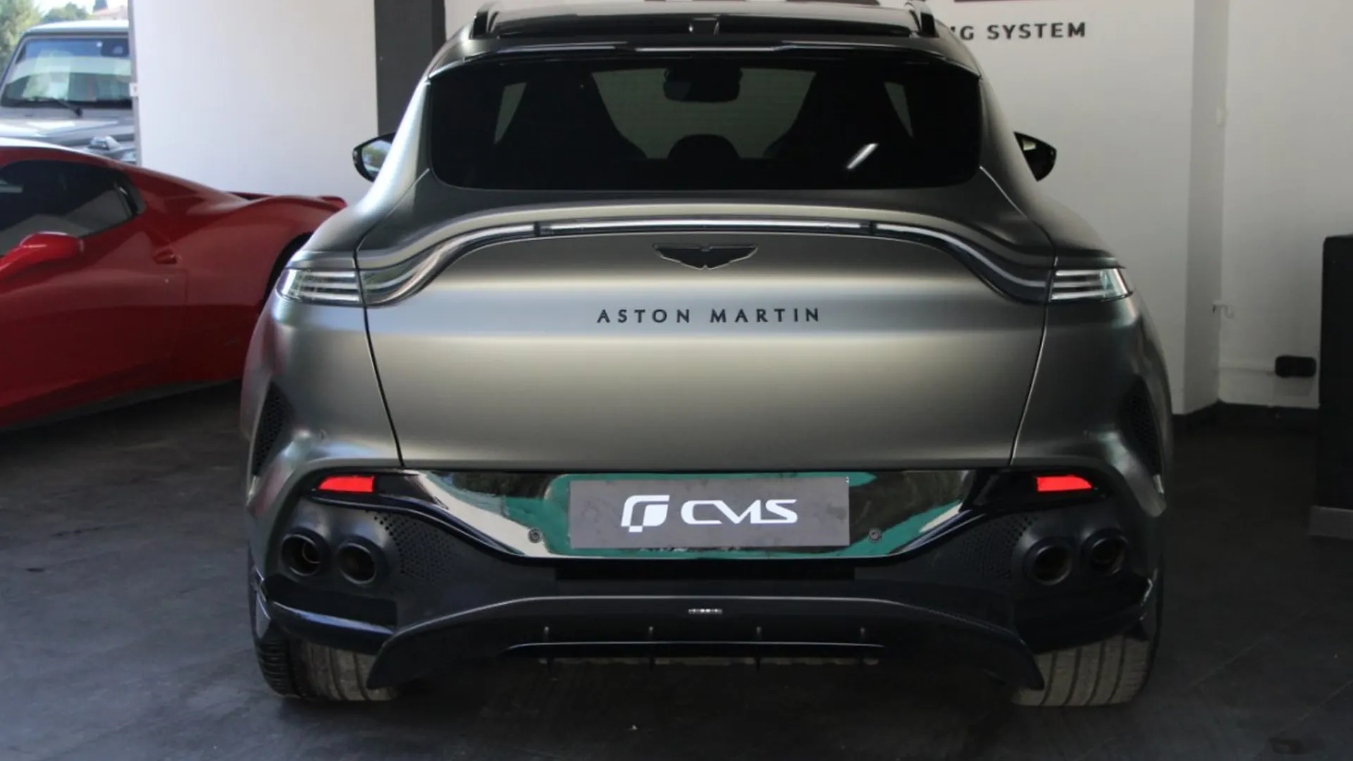 Aston Martin DBX — photo 5