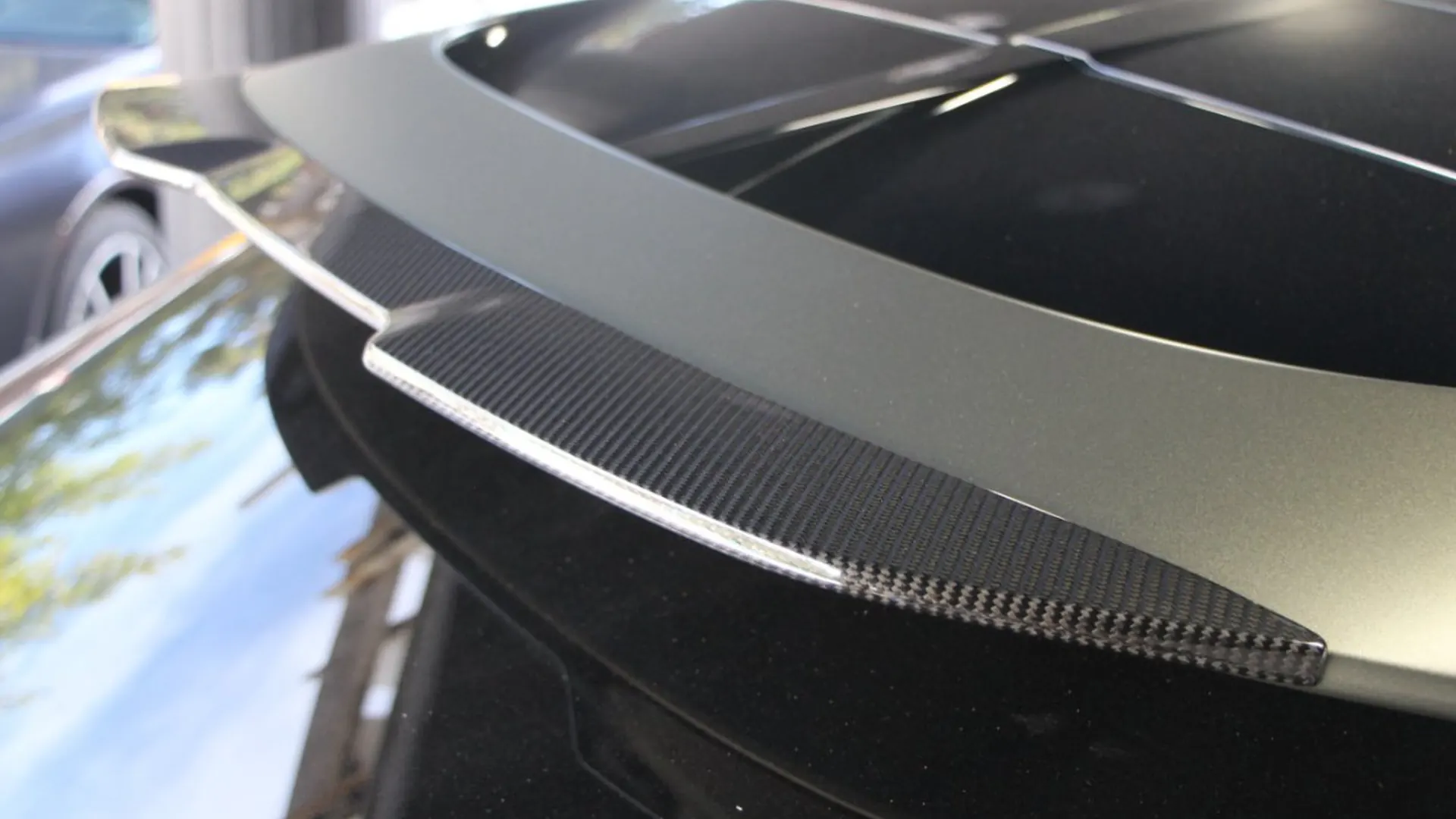 Aston Martin DBX — photo 14