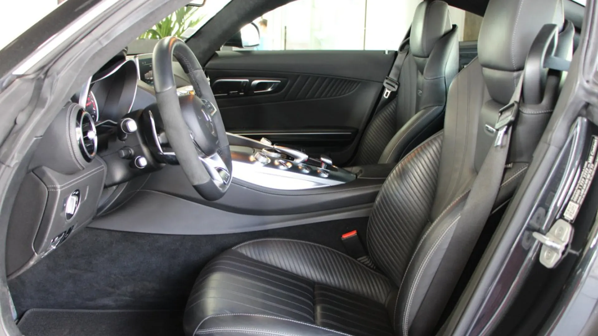 Mercedes-Benz AMG GT — photo 10