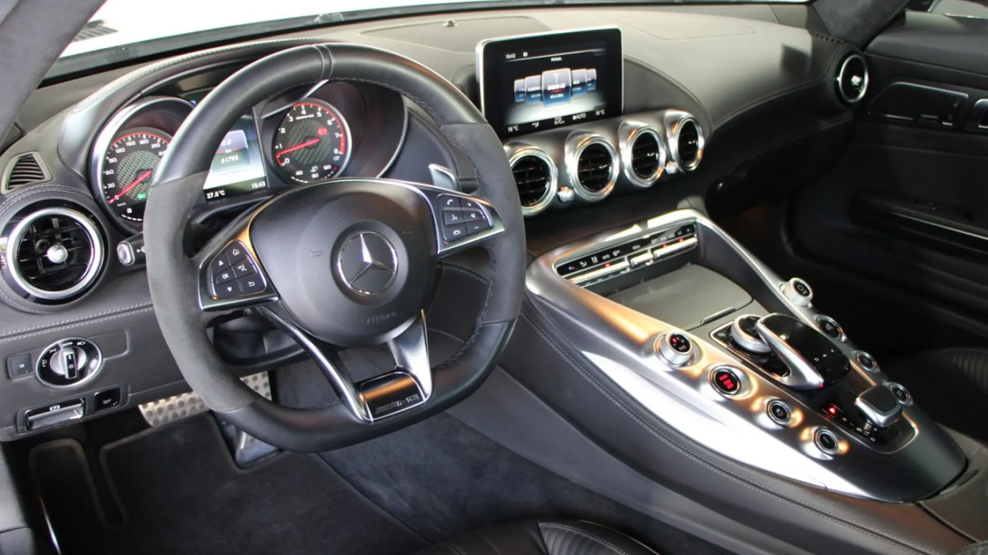 Mercedes-Benz AMG GT — photo 9