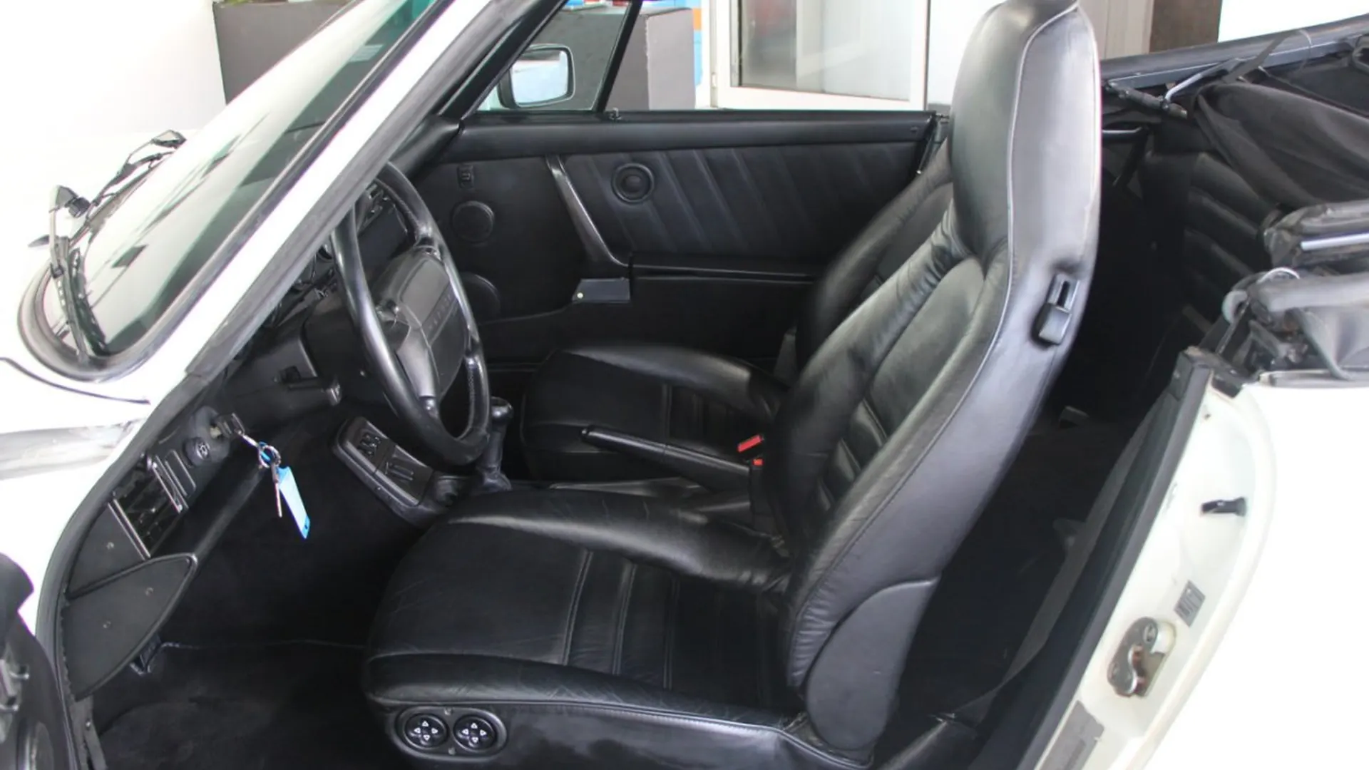 Porsche 911 — photo 7