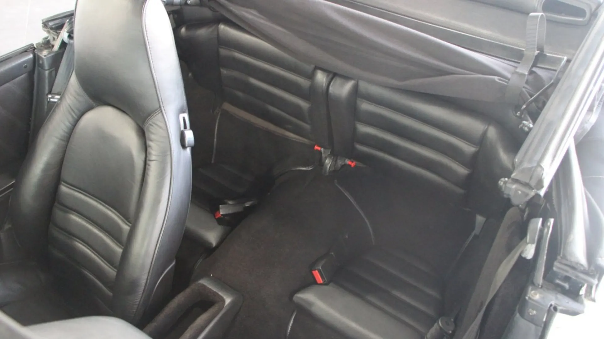 Porsche 911 — photo 17