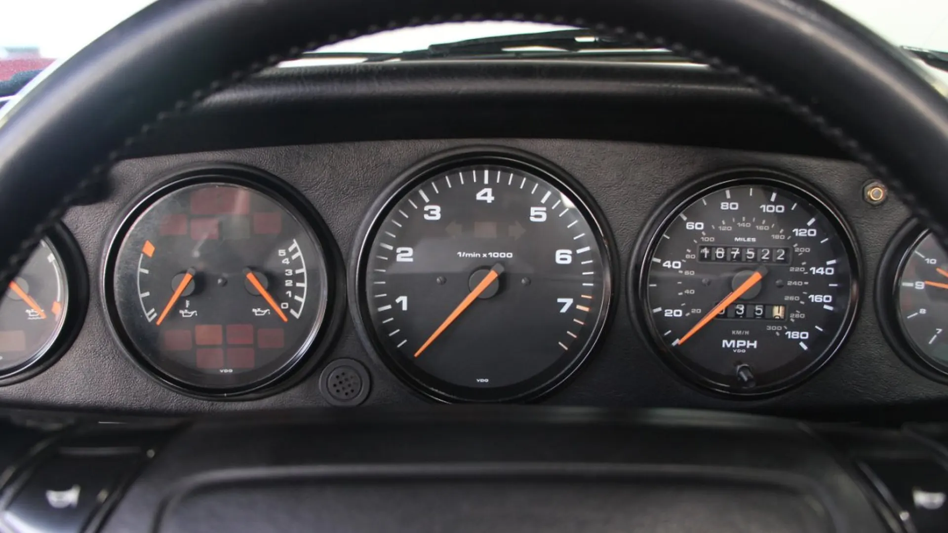 Porsche 911 — photo 9