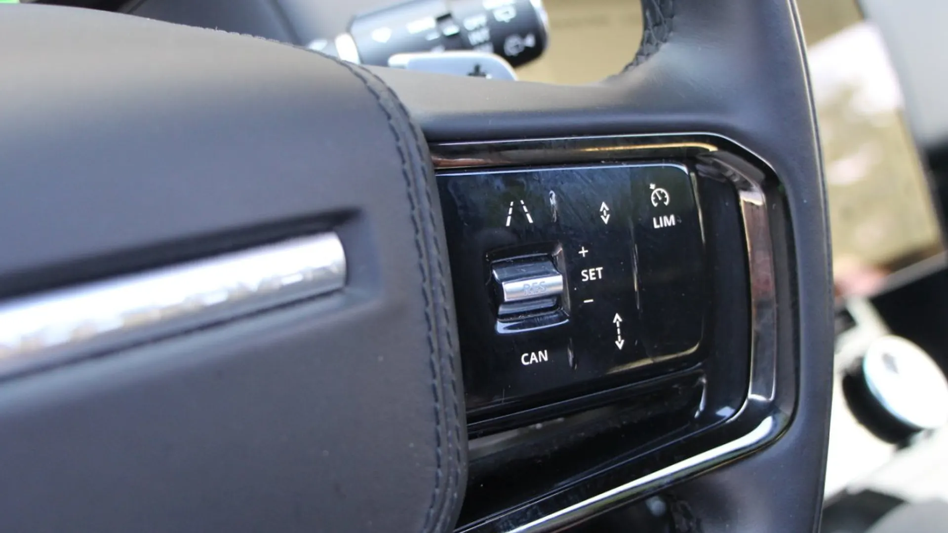Land Rover Range Rover Sport — photo 18
