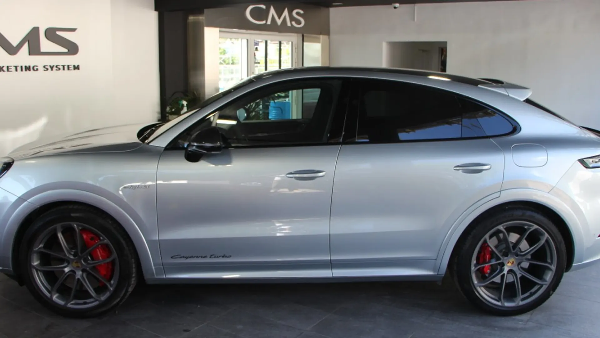 Porsche Cayenne — photo 4