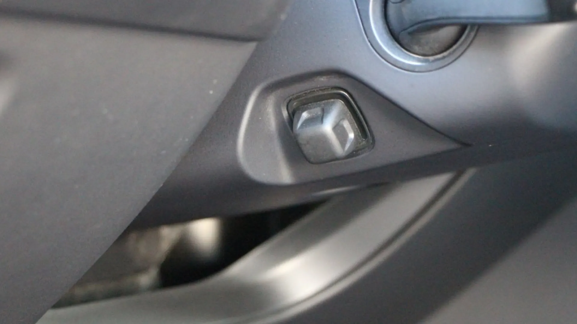 Porsche Cayenne — photo 37