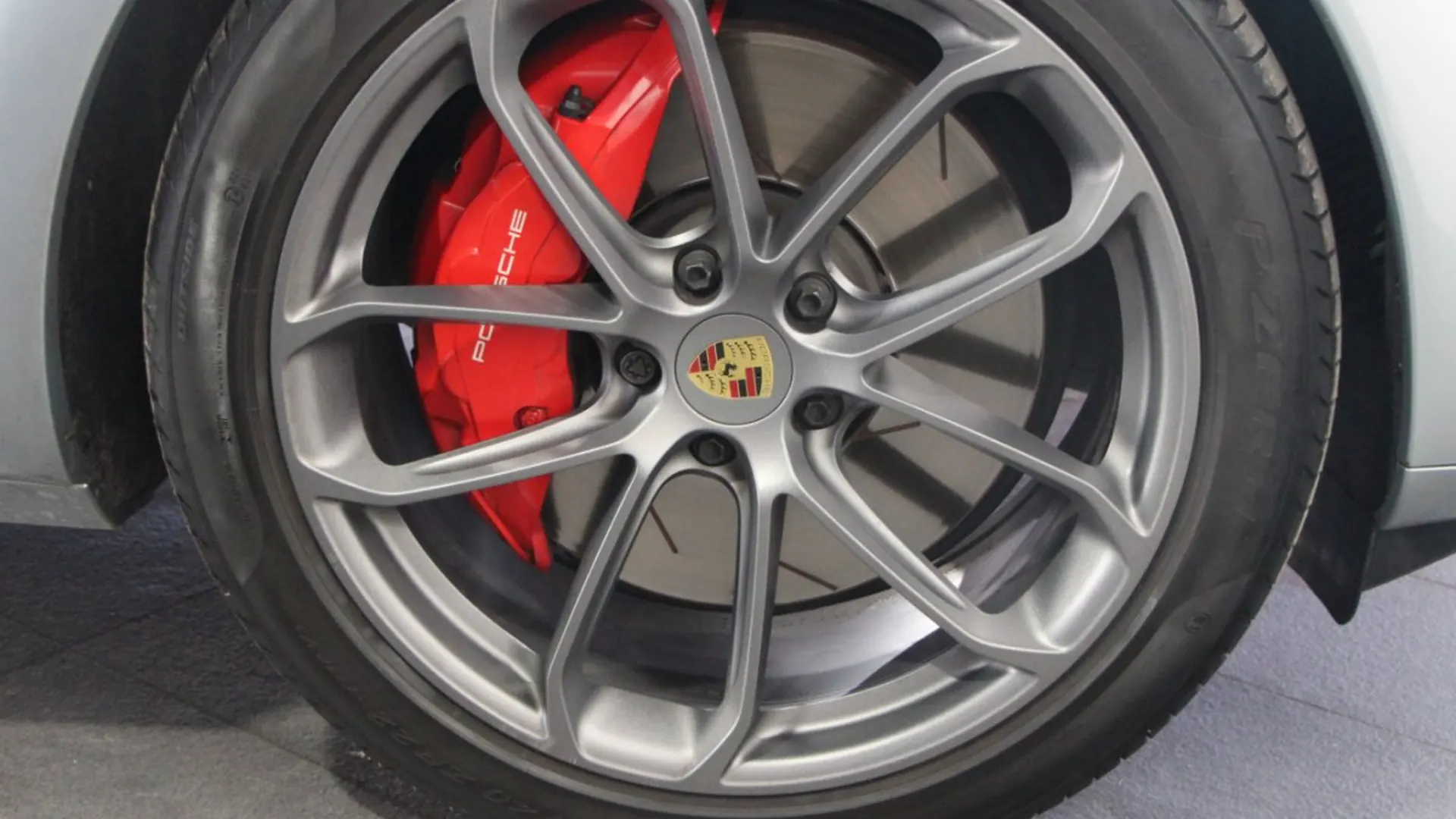 Porsche Cayenne — photo 12