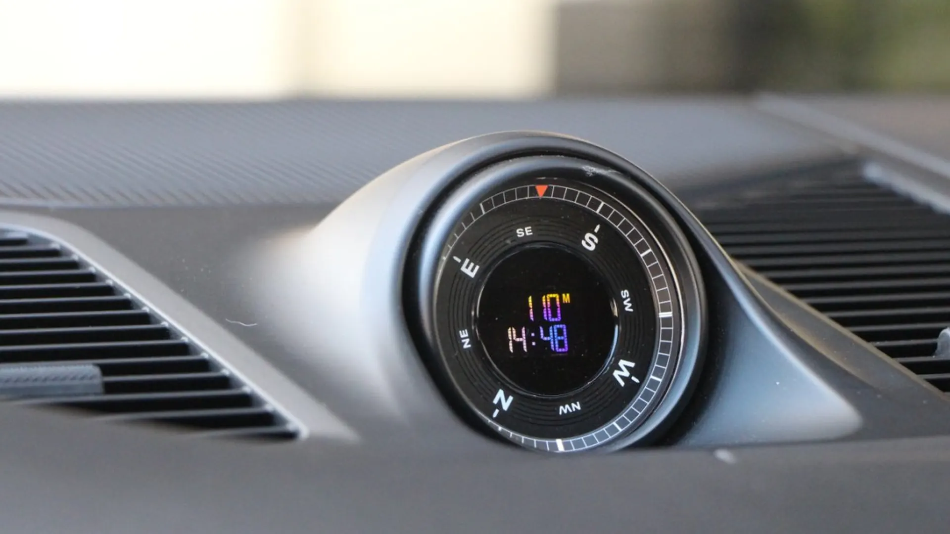 Porsche Cayenne — photo 17