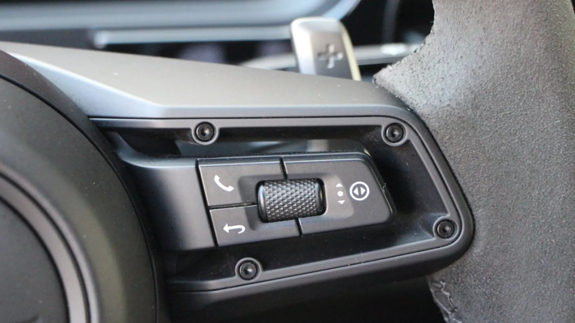 Porsche Cayenne — photo 27