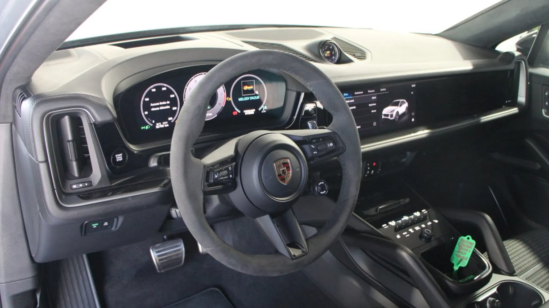 Porsche Cayenne — photo 13