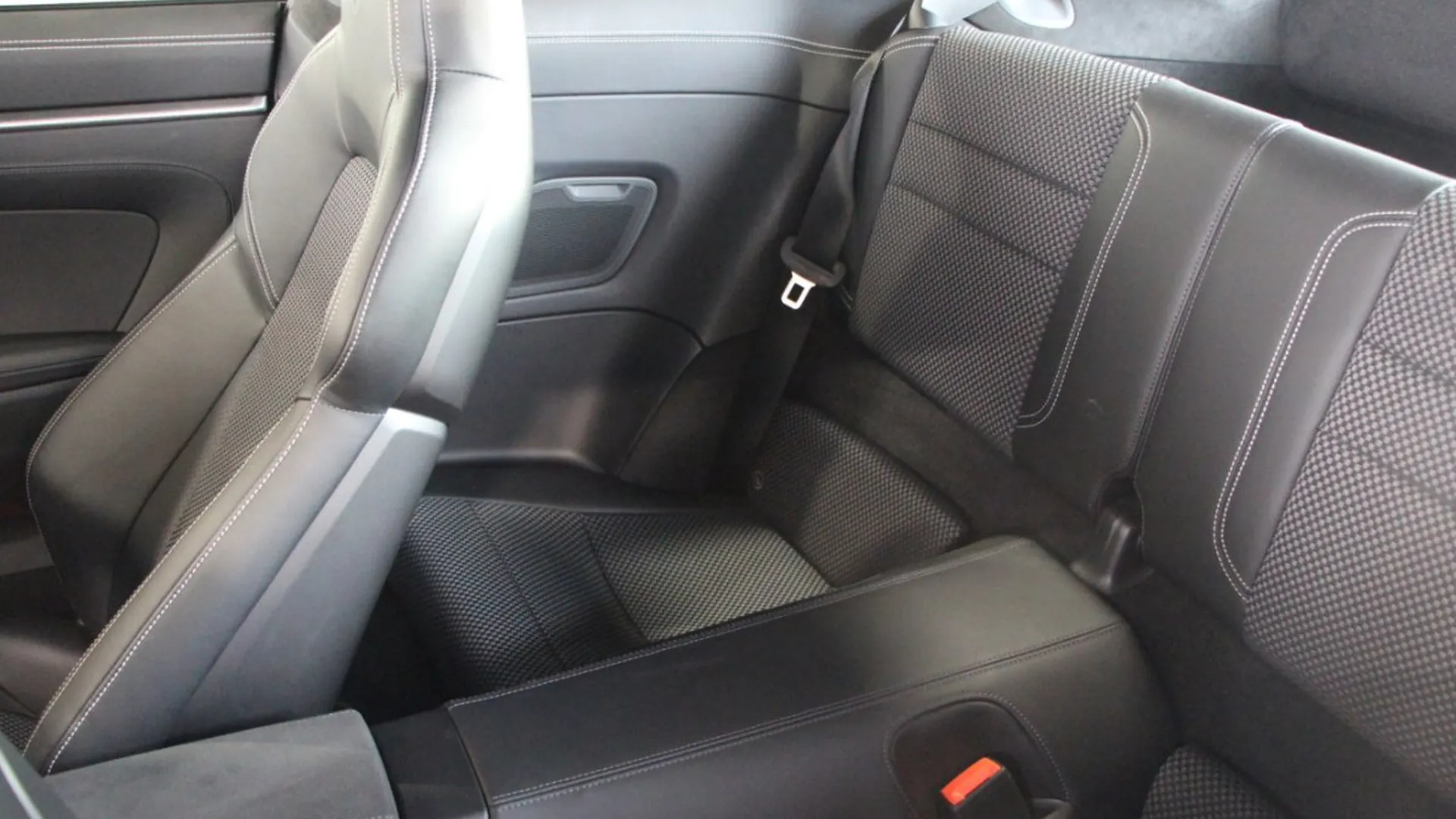 Porsche 911 — photo 32