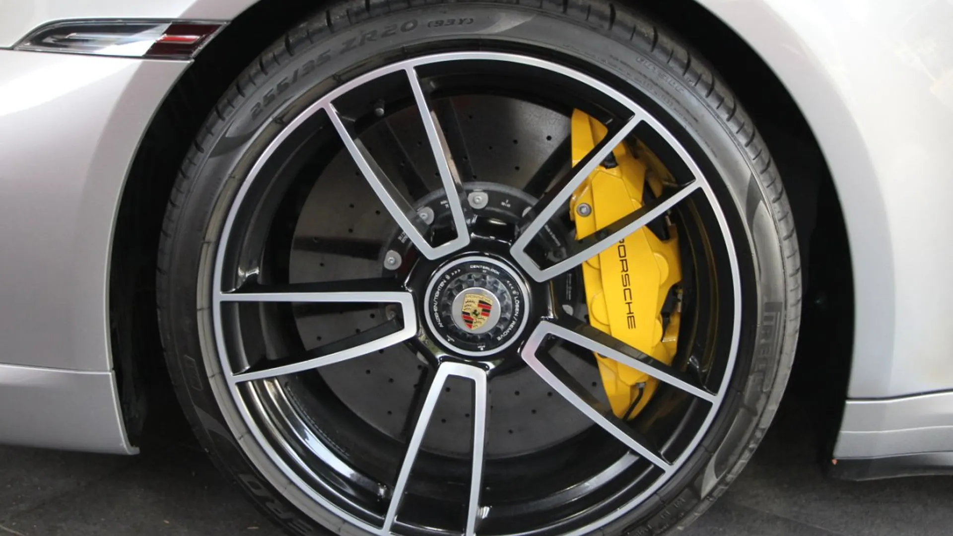 Porsche 911 — photo 11