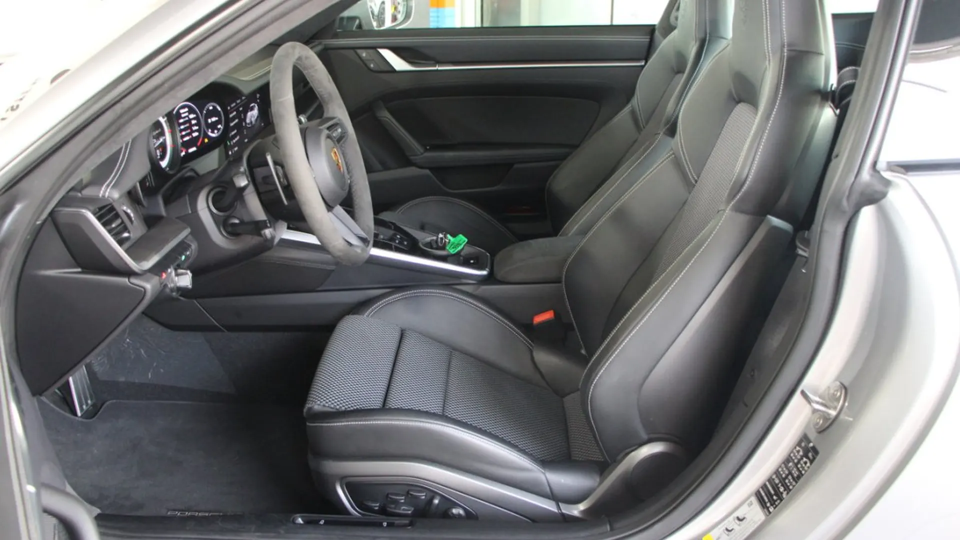 Porsche 911 — photo 15