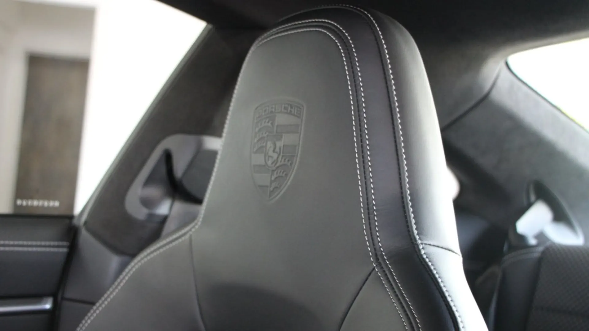 Porsche 911 — photo 31