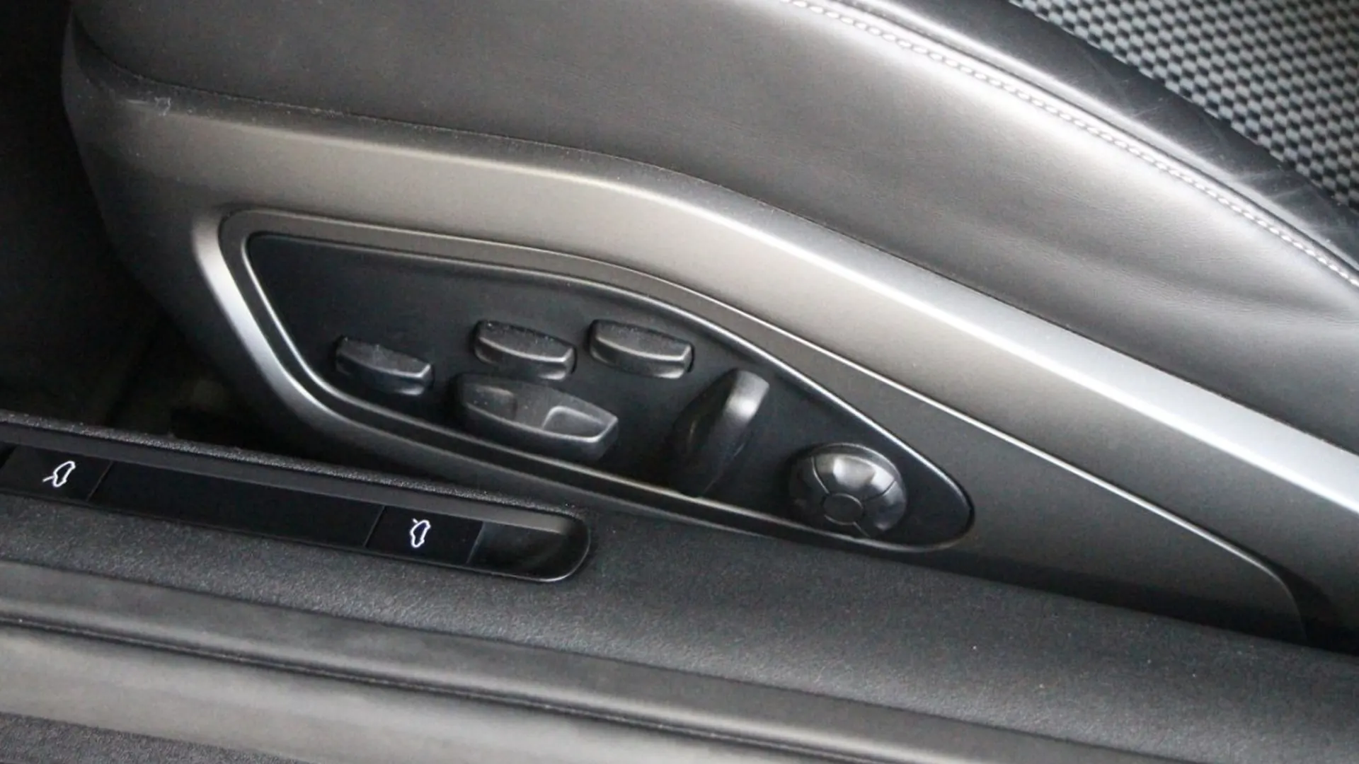 Porsche 911 — photo 17