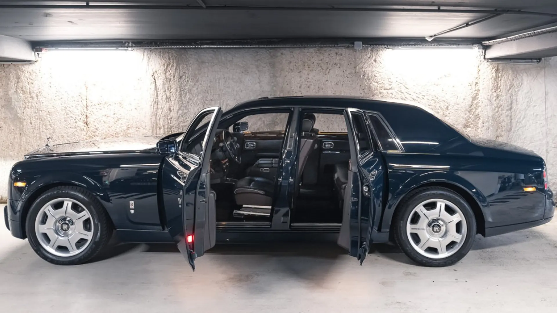 Rolls-Royce Phantom — photo 20