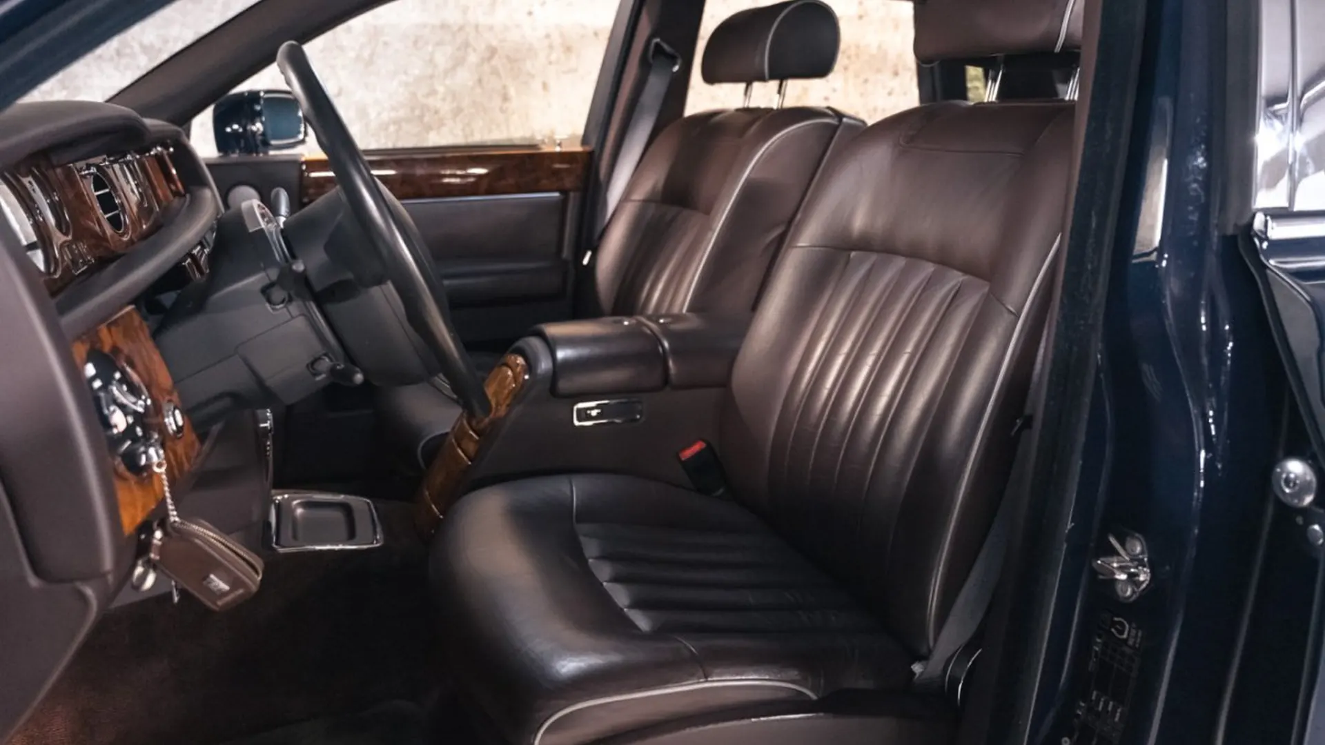 Rolls-Royce Phantom — photo 22