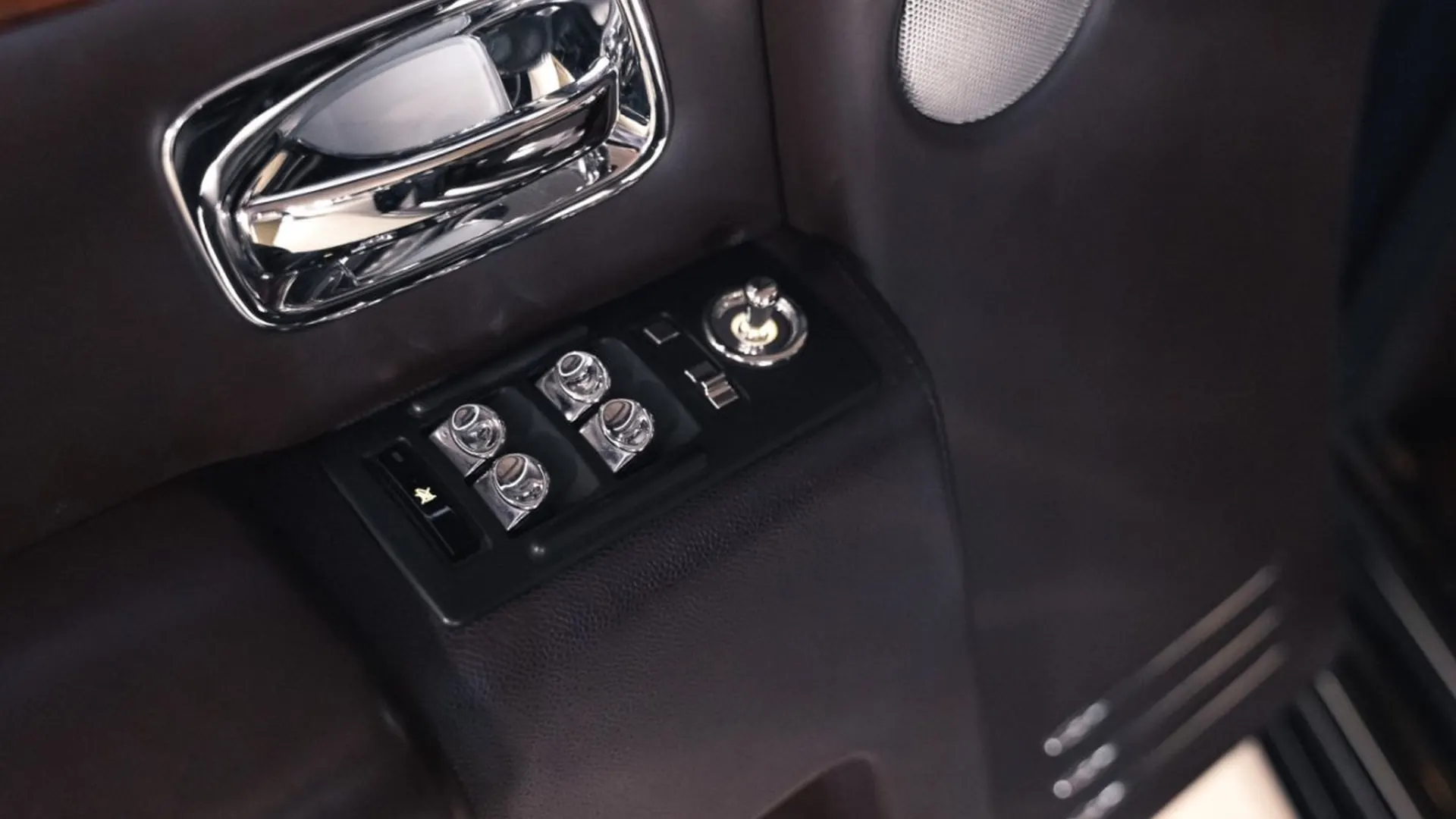 Rolls-Royce Phantom — photo 31